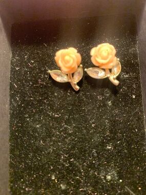 Gold Rose Stud Earrings with Peach Flowers